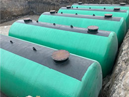 介休市青鸿化工有限公司甲醇储存库，50立方S F双层油罐10台。